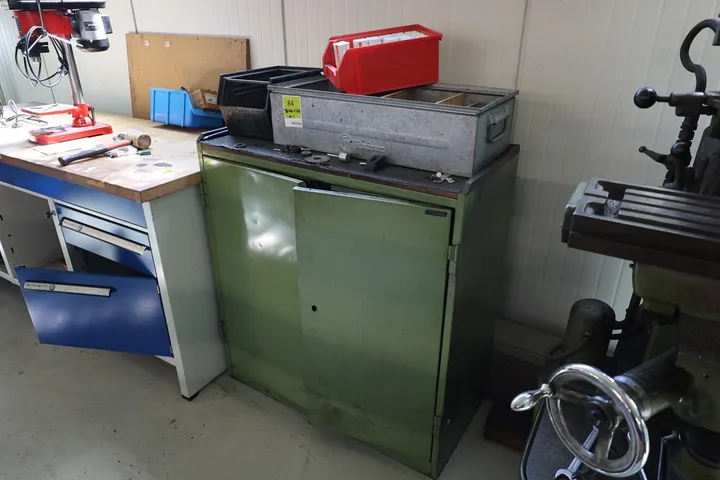 1 x Werkstattschrank Maße: 95 x 46 x 104 cm